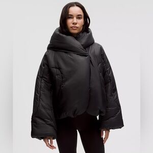 Lululemon Women’s Hooded Insulated Wrap Color Black Size 14 NWT